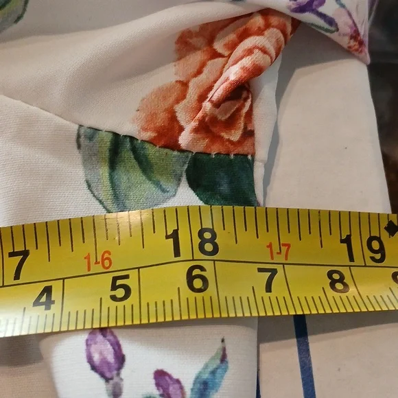 Cupshe Red Floral Ruffled Long Sleeve Bell Sleeve Top woman's L - Picture 6 of 6